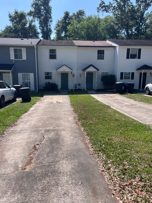 Foto del edificio - 1812 Lilac Ln