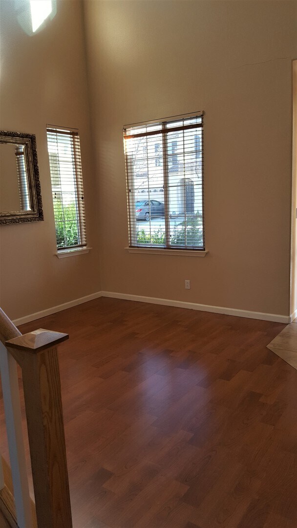 Foto del edificio - 2426 Milford Dr