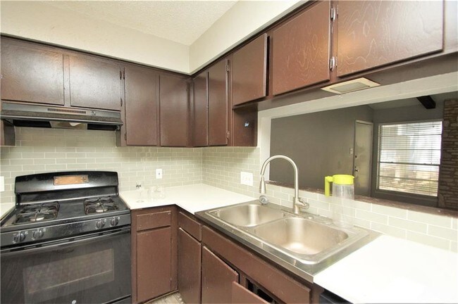 Foto del edificio - 200 W William Cannon Dr