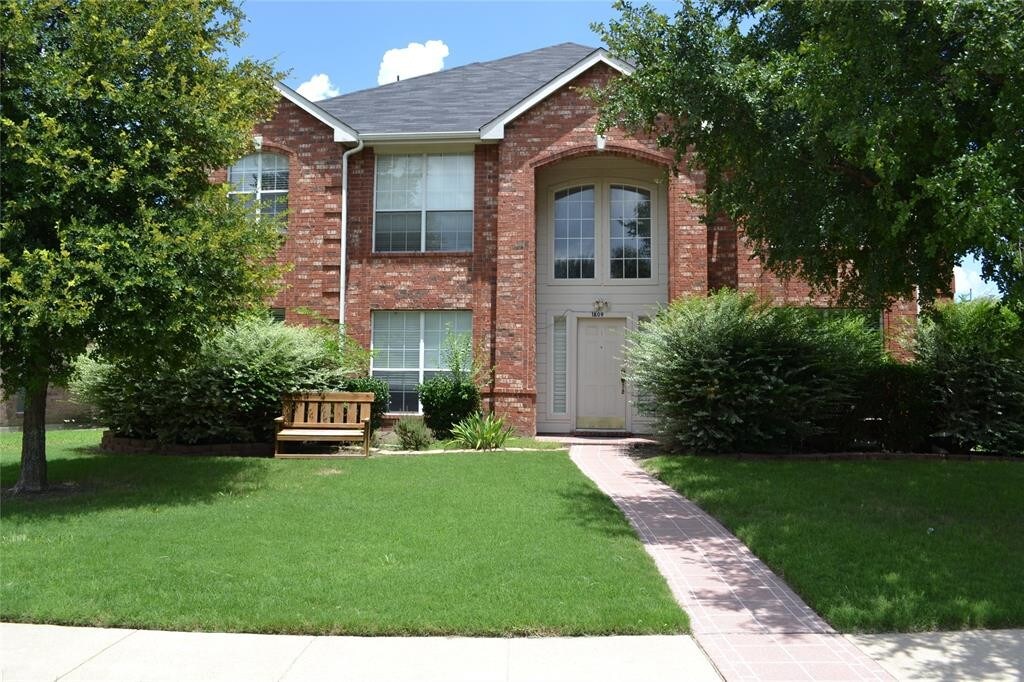 Primary Photo - 1809 Lake Tawakoni Dr