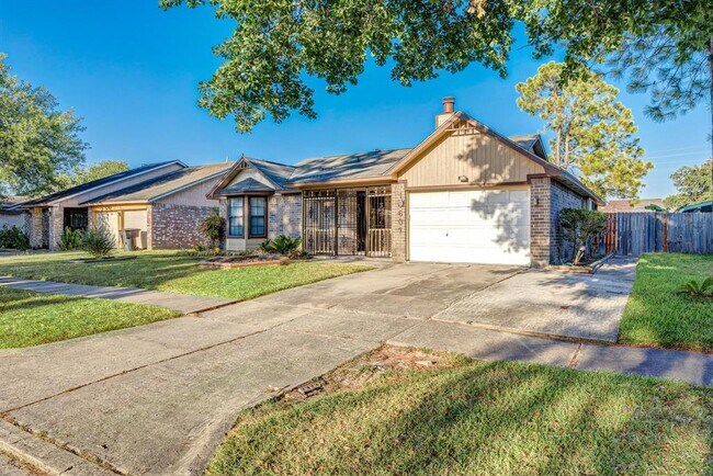 Building Photo - 16607 Sentinel Dr