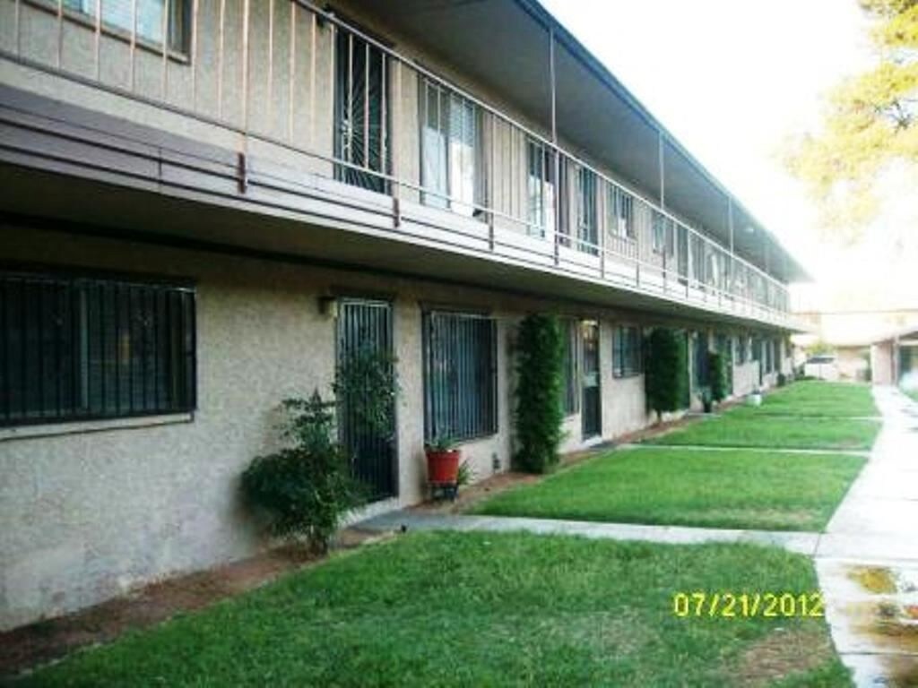 Primary Photo - 605 S Royal Crest Cir