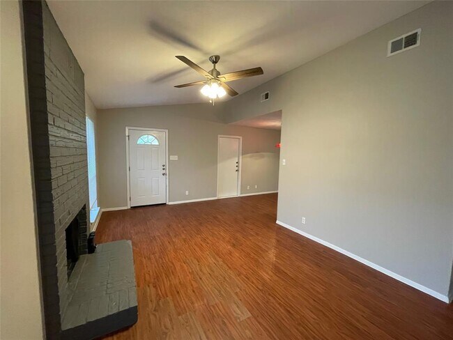 Foto del edificio - 7214 Lilac Ln