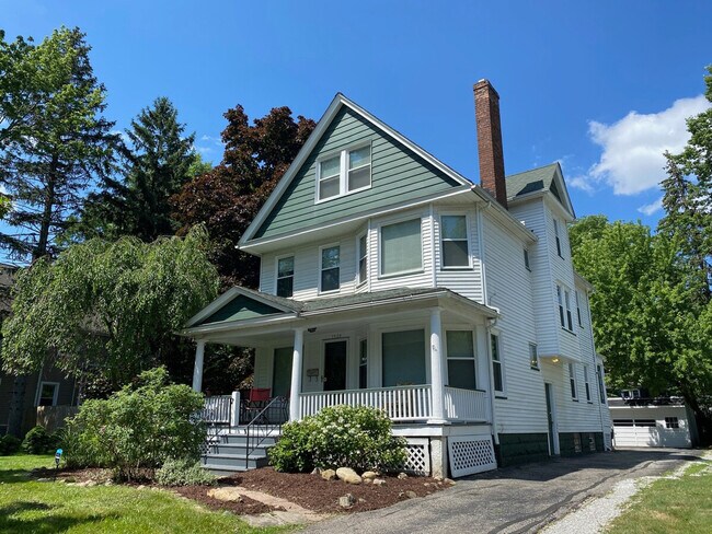 Foto del edificio - 1520 Maple Rd