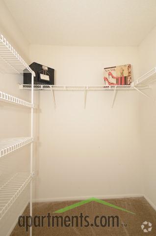 Armario - Cypress Trail Apartments