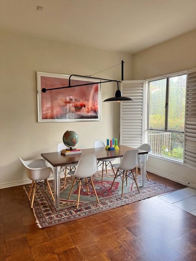 Foto del edificio - 9080 Shoreham Dr