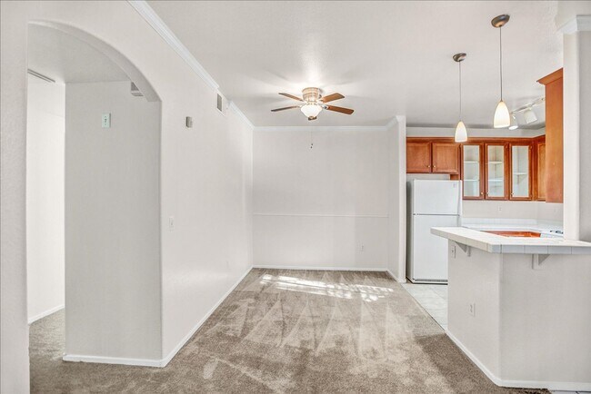 Foto del edificio - Pacific Legends 2 Bed Condo Near Pool