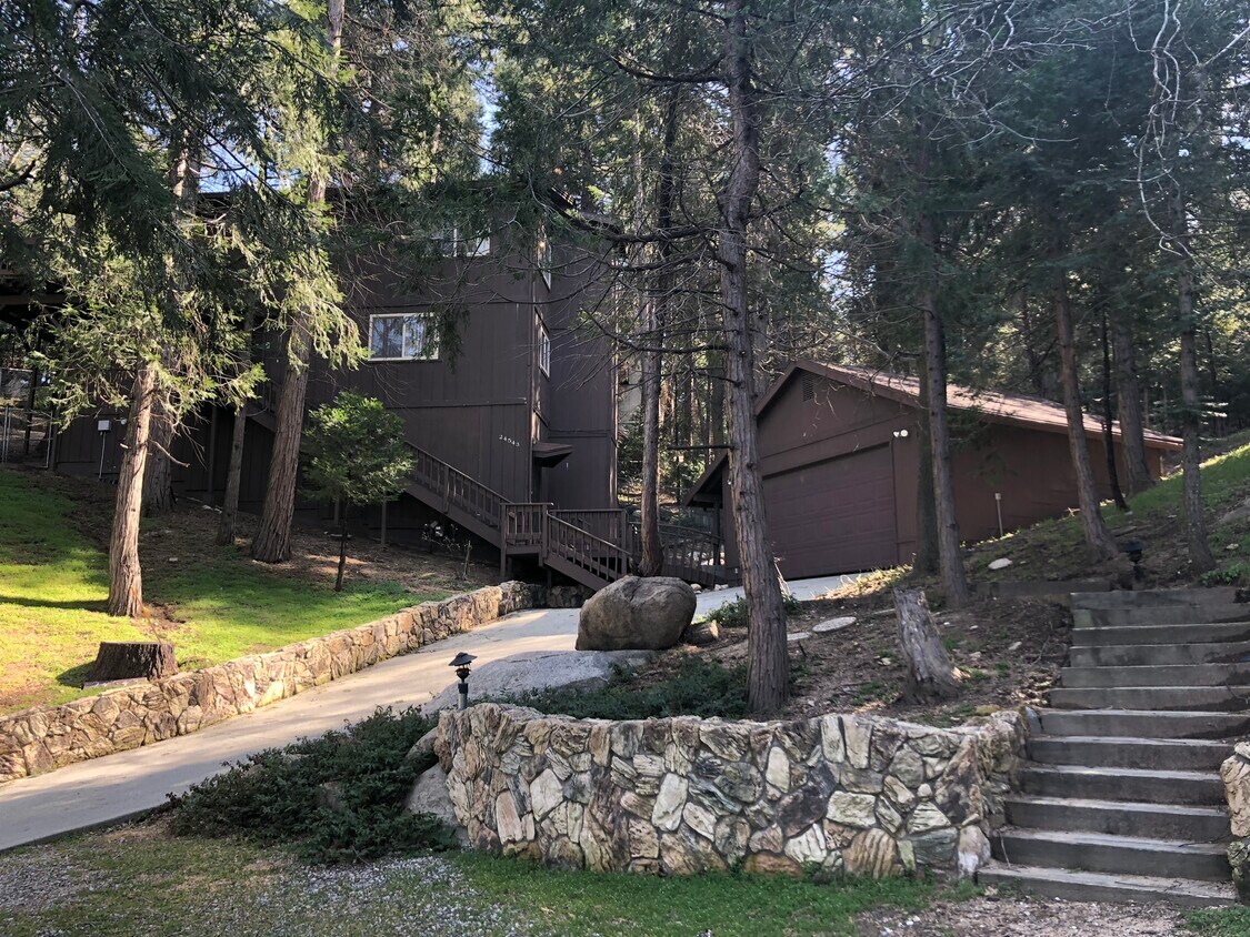 Foto principal - 24543 Albrun Dr