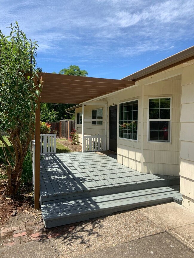 Foto del edificio - Available Now! 3 bedroom ~1.5 bath house i...