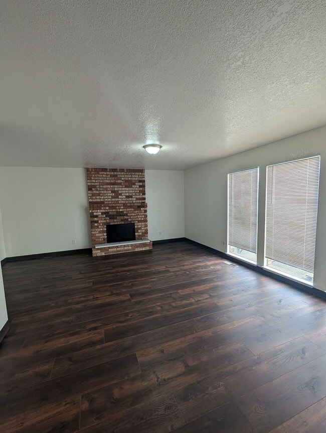 Foto del edificio - 1765 N Denair Ave