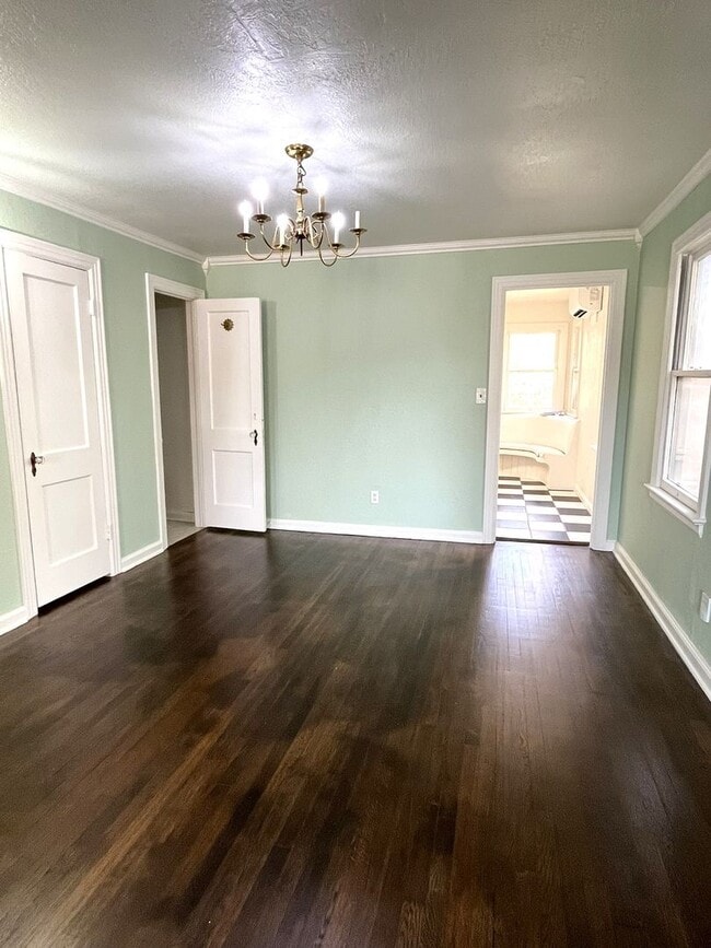 Building Photo - 2229/31 N Gatewood