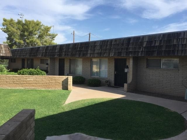 Primary Photo - 330 N Comanche Dr