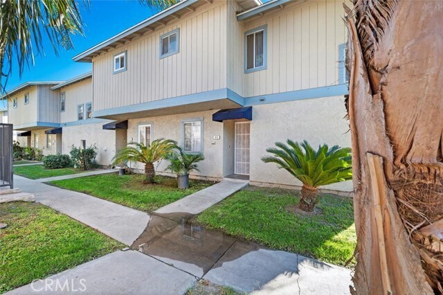 Foto principal - 9240 Date St
