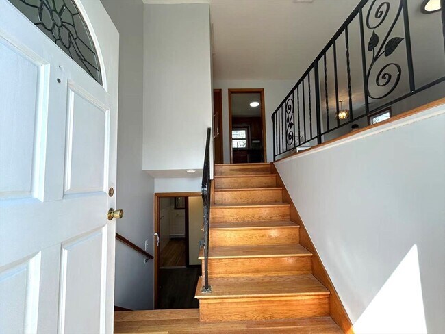 Foto del edificio - 122 Running Brook Rd