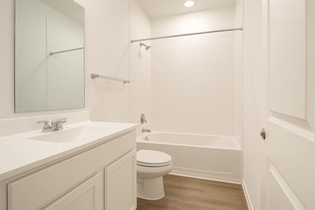 Foto del edificio - 317 Santo Domingo Rd