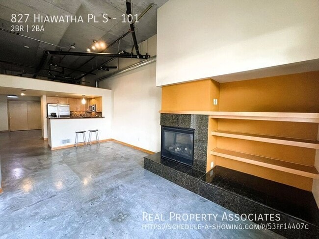 Building Photo - 827 Hiawatha Pl S