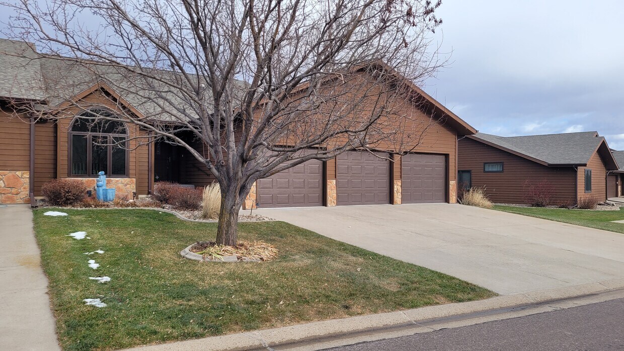 Primary Photo - 1200 Duffer Dr