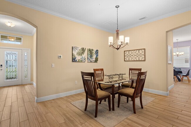 Área de comedor - 2557 Saint Lucia Cir