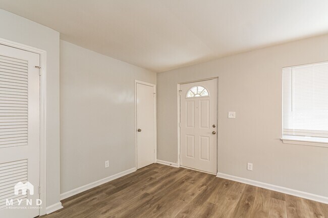 Building Photo - 609 Elmira Ave