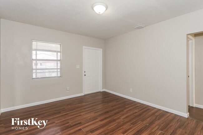 Building Photo - 10516 NW 28th Ave