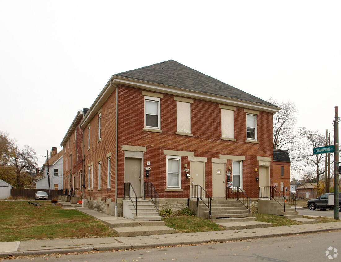 Primary Photo - 1158-1160 Oak St