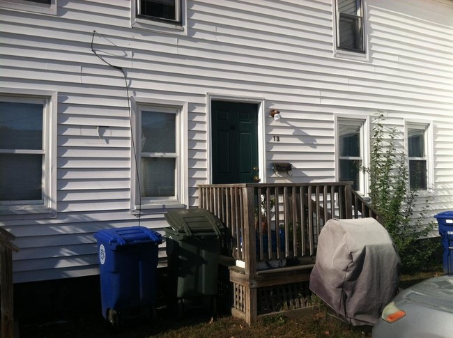 Building Photo - 2 bedroom in Westbrook ME 04029