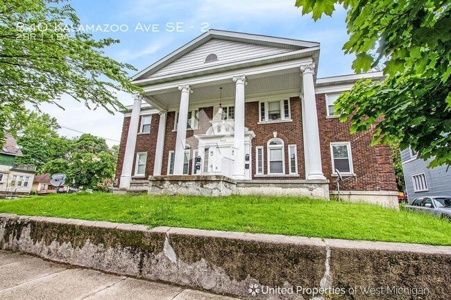 Building Photo - 840 Kalamazoo Ave SE