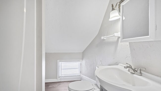 Building Photo - 1861 5th St