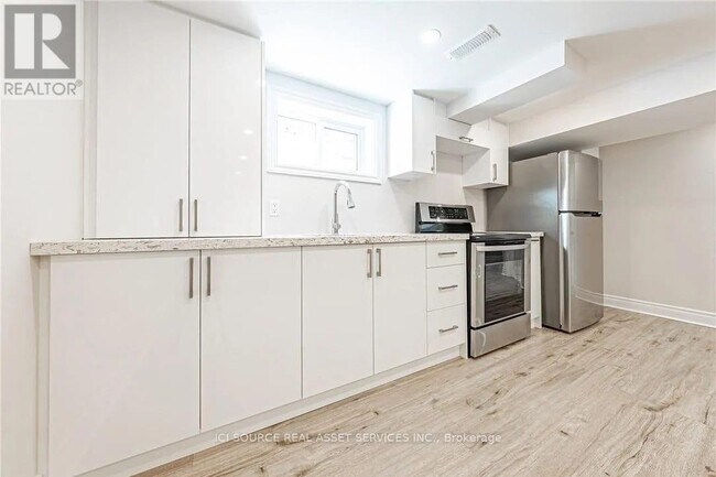 Building Photo - 194 Crockett St