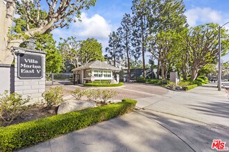 Building Photo - 4338 Redwood Ave