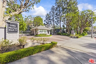 Building Photo - 4338 Redwood Ave