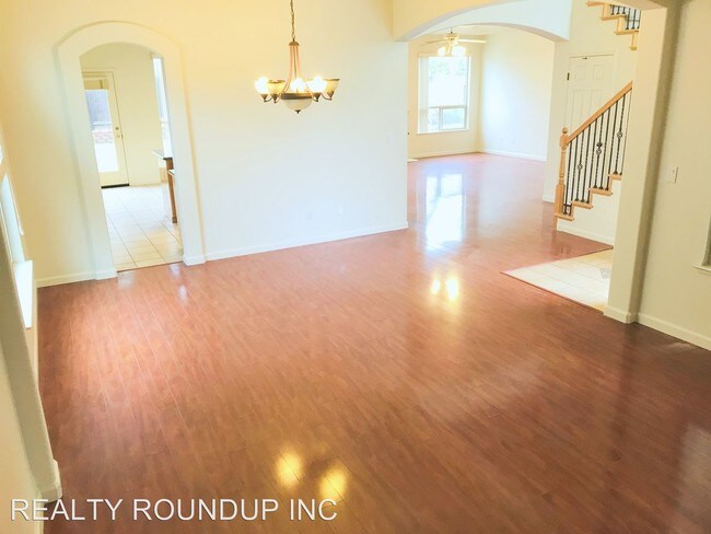 Building Photo - 5 br, 3 bath House - 9721 McKenna Dr