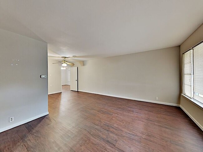 Foto del edificio - No Application Fees* $500 off 1st Month Rent*