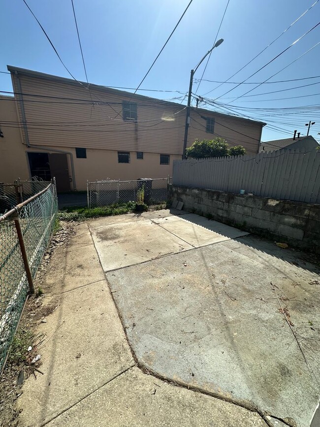 Foto del edificio - 4 Bedroom row home