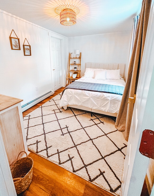 Full Sized Bed - 499 Main St