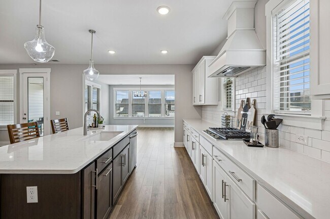 Foto del edificio - Stunning Craftsman-Style Rental Home with Flexible Living Space & Luxury Upgrades!