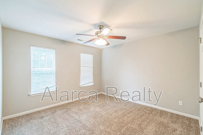 Foto del edificio - 6102 Greengate Ln