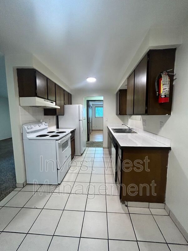 Building Photo - 3707 Sunset Way
