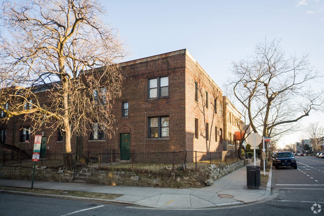 Primary Photo - 401-409 V St NE