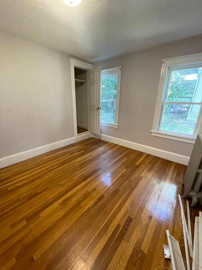 Building Photo - 559 Ashmont St