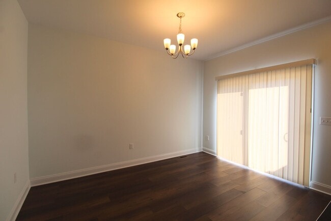 Building Photo - 3 Bedroom 2.5 Townhome Available Now!