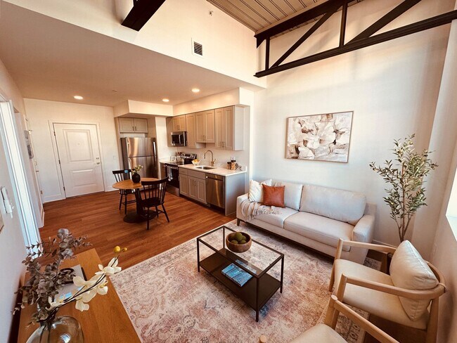 Foto del edificio - Fox Apartments, New One Bedroom Units, Dow...