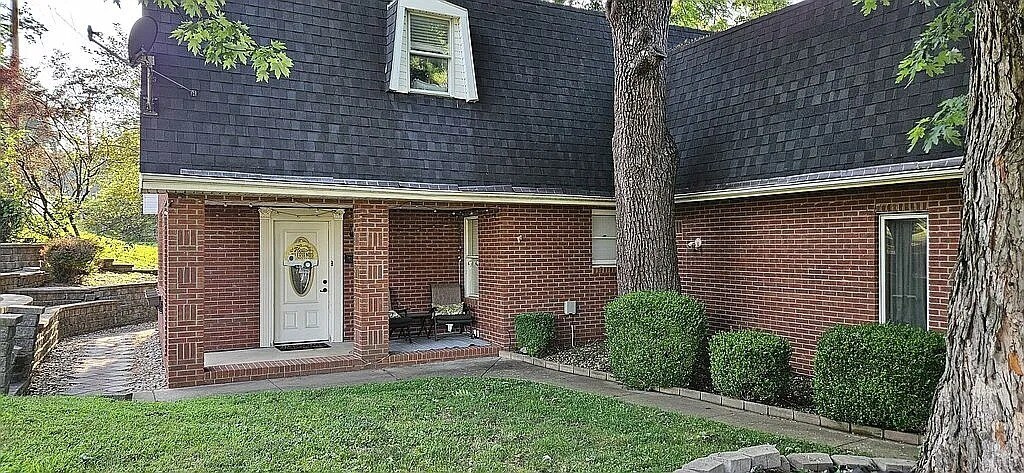 Foto principal - 2661 W Maryland St
