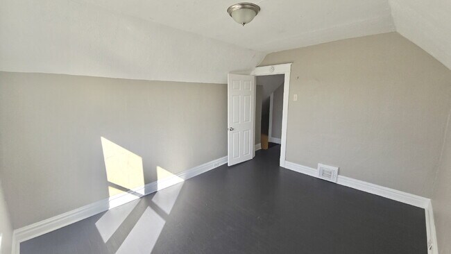 Building Photo - 5914 Lalite Ave