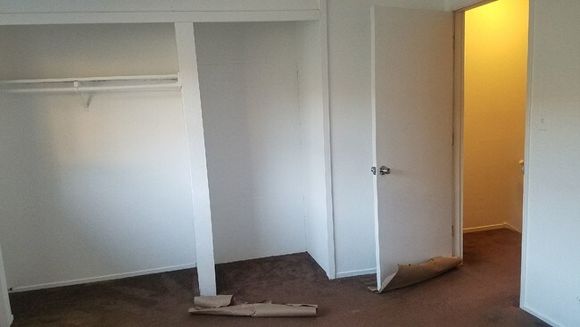 Building Photo - 8090 Greenridge Dr
