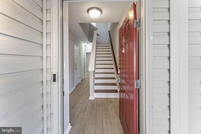 Building Photo - Amazing 3 bedroom/3.5 bathroom Townhouse