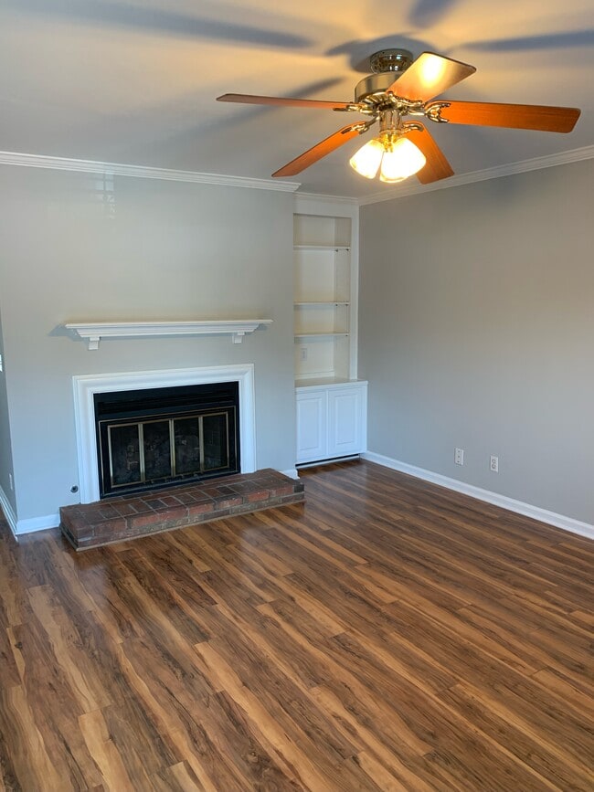 Building Photo - 830 Brentwood Pointe