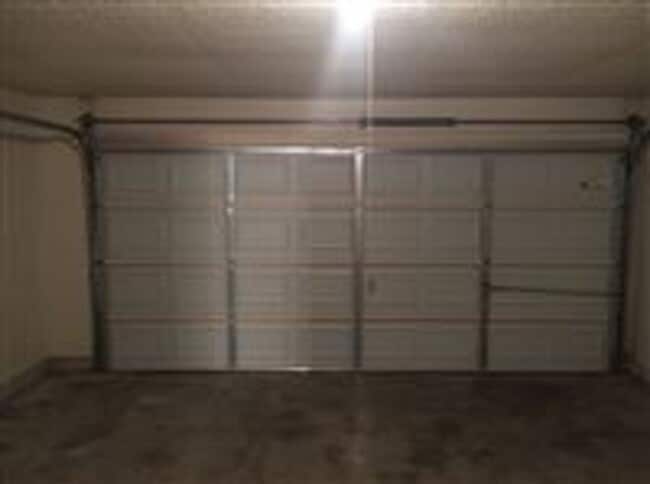 Building Photo - 2127 Hidden Hill Dr