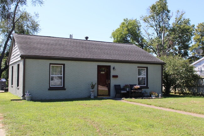 Building Photo - 2333 E Michigan St