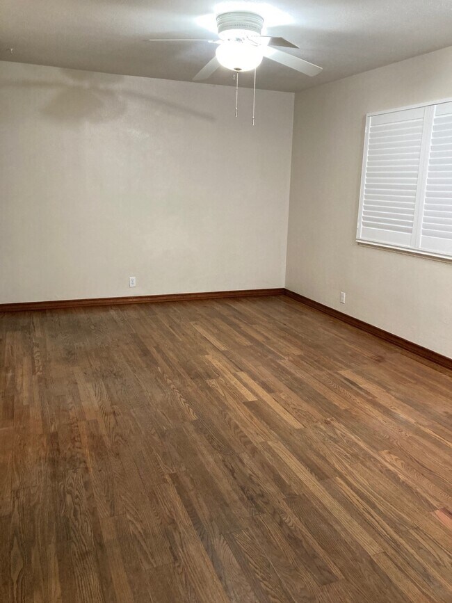 Foto del edificio - 6405 Linda Ln